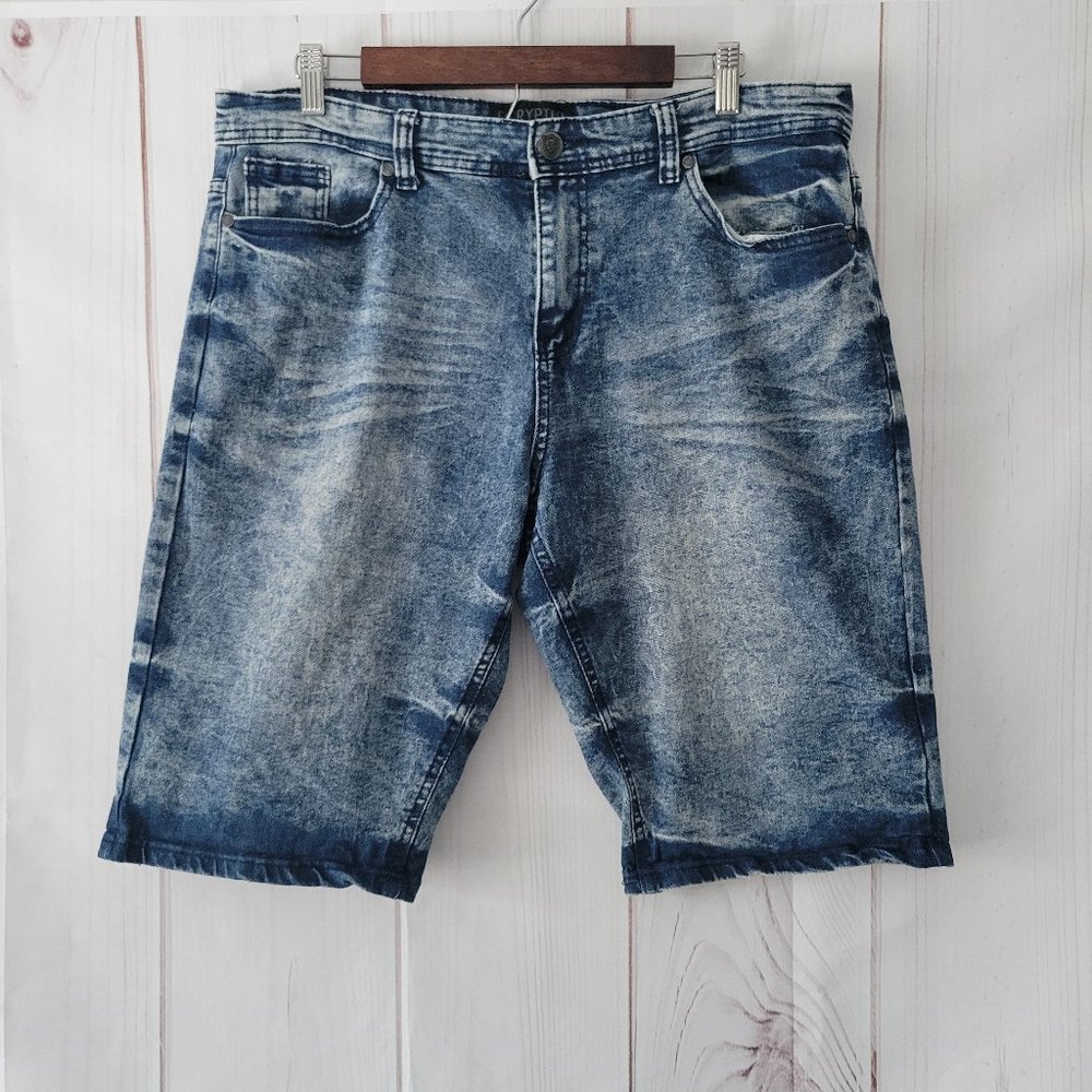 Encrypted NYC Men’s Sz 36 Distressed Denim Jean Shorts, Detailed Buttons, EUC